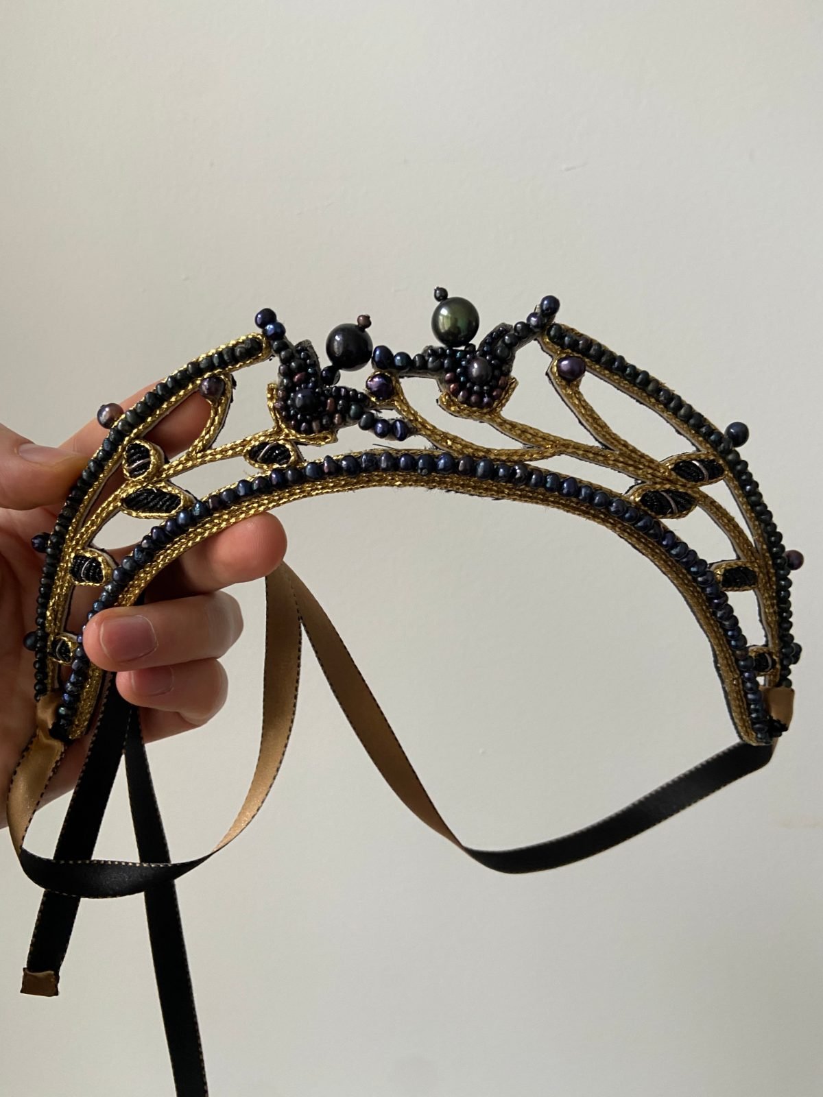 A black drop | tiaras with black pearls 1