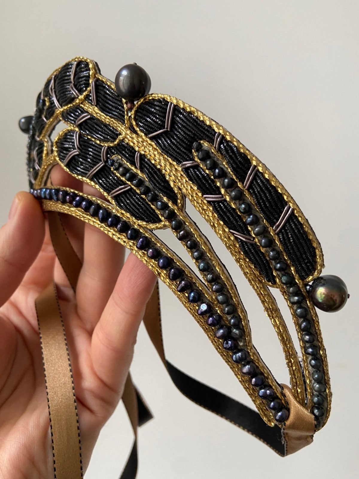 A black drop | tiaras with black pearls 12
