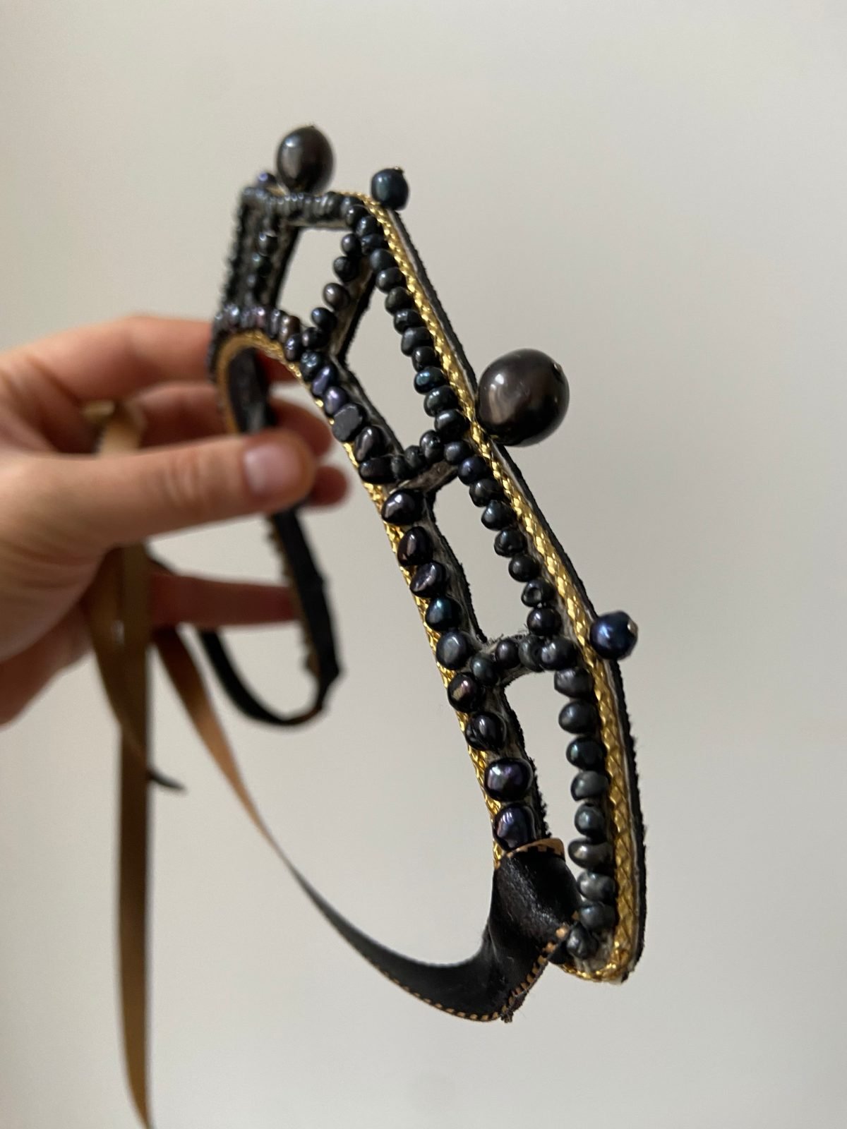 A black drop | tiaras with black pearls 10